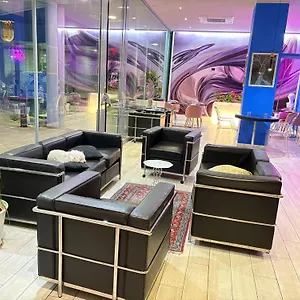 4* מלון Blue Shades